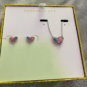Kendra Scott necklace and earrings